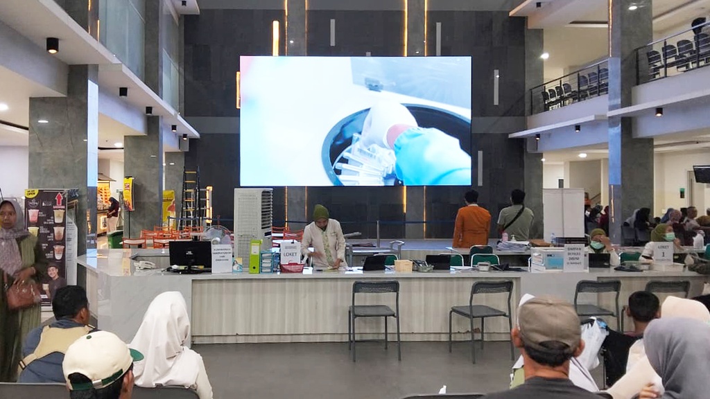 LED Videotron Lampro P2.5 Indoor 7680Hz uk. 768 cm x 432 cm