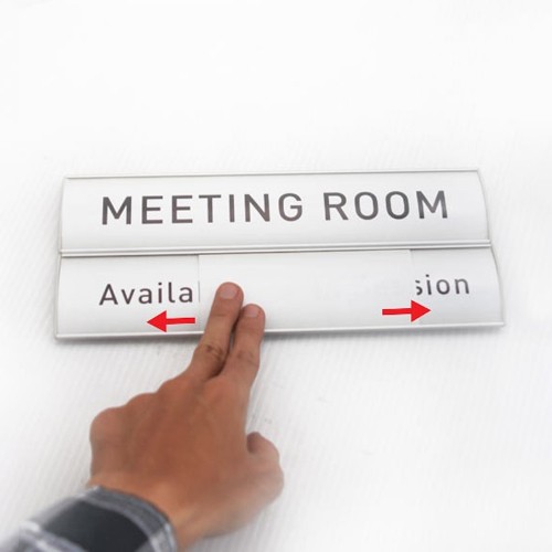 MEETING ROOM 28 X 6 CM 2 ROW